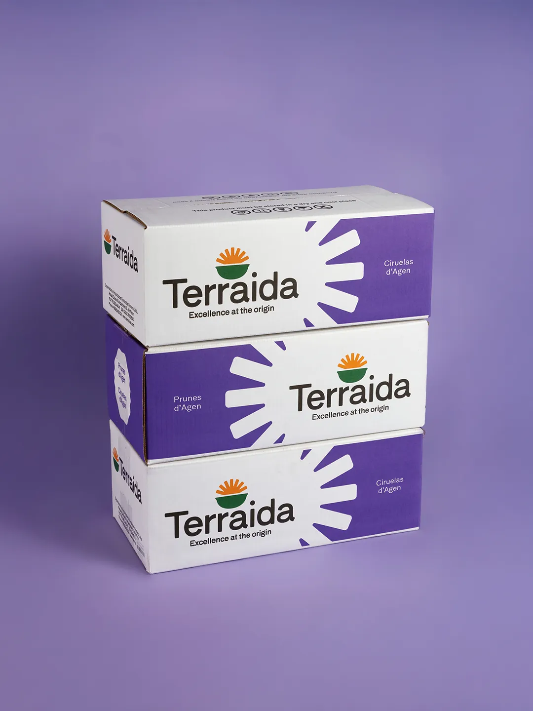 Cajas de ciruelas d'Agen Terraida